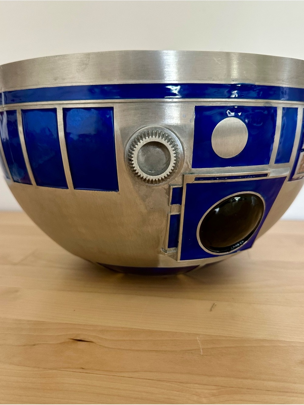 Like new Star Wars Galaxy’s Edge R2-D2 metal bowl